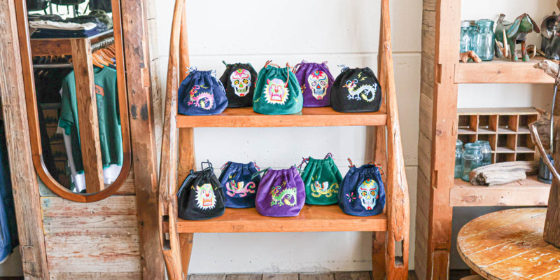 Kazuma 横振りミシンを使い1つ1つ丁寧な刺繍
